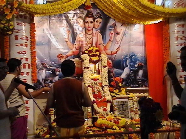 Ish Taranekar Aarti, Babasaheb on microphone.